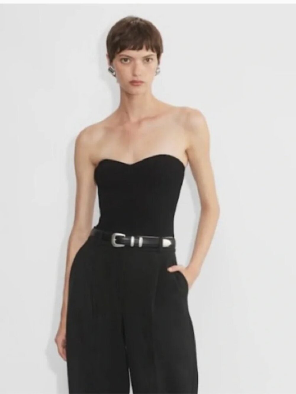 ARITZIA Black Babaton Sculpt Knit Ribbed Sweetheart Tube Top Size M - Picture 2 of 7